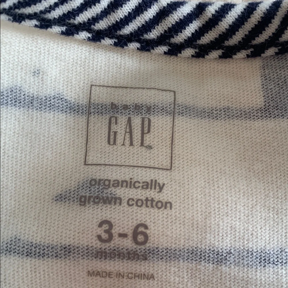 GAP Whales Baby Shortalls EUC 3-6M Romper Organic Cotton